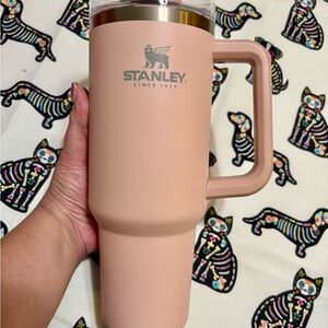 Stanley Blush 40oz Adventure Quencher Tumbler (Original color)